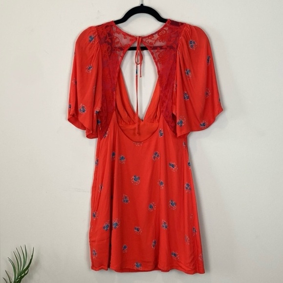 Free People Mockingbird Coral Red Floral Print
Backless Mini Dress sz 4 Sm/Med - Picture 6 of 10